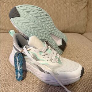 Reebok Women's Sneakers - White and Mint